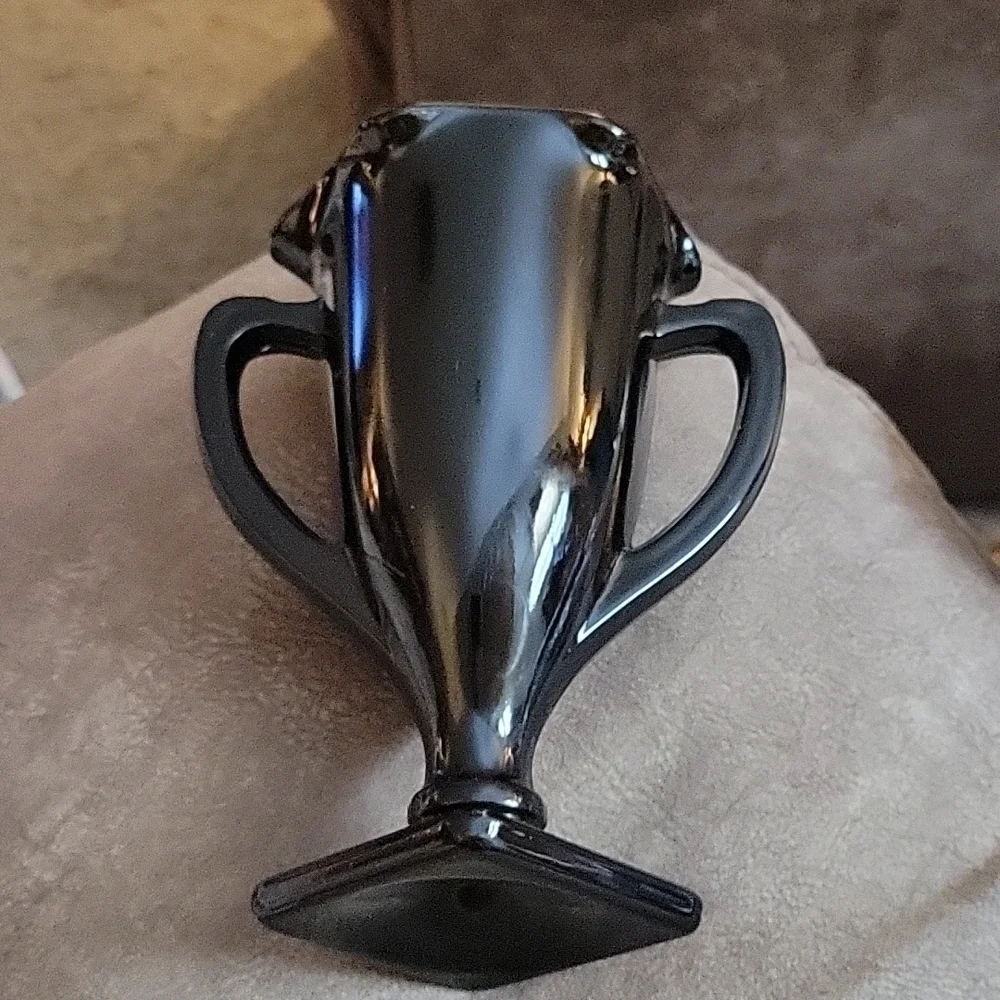 VTG 1937 LE Smith Black Glass Amethyst Trophy Castlecore Vase